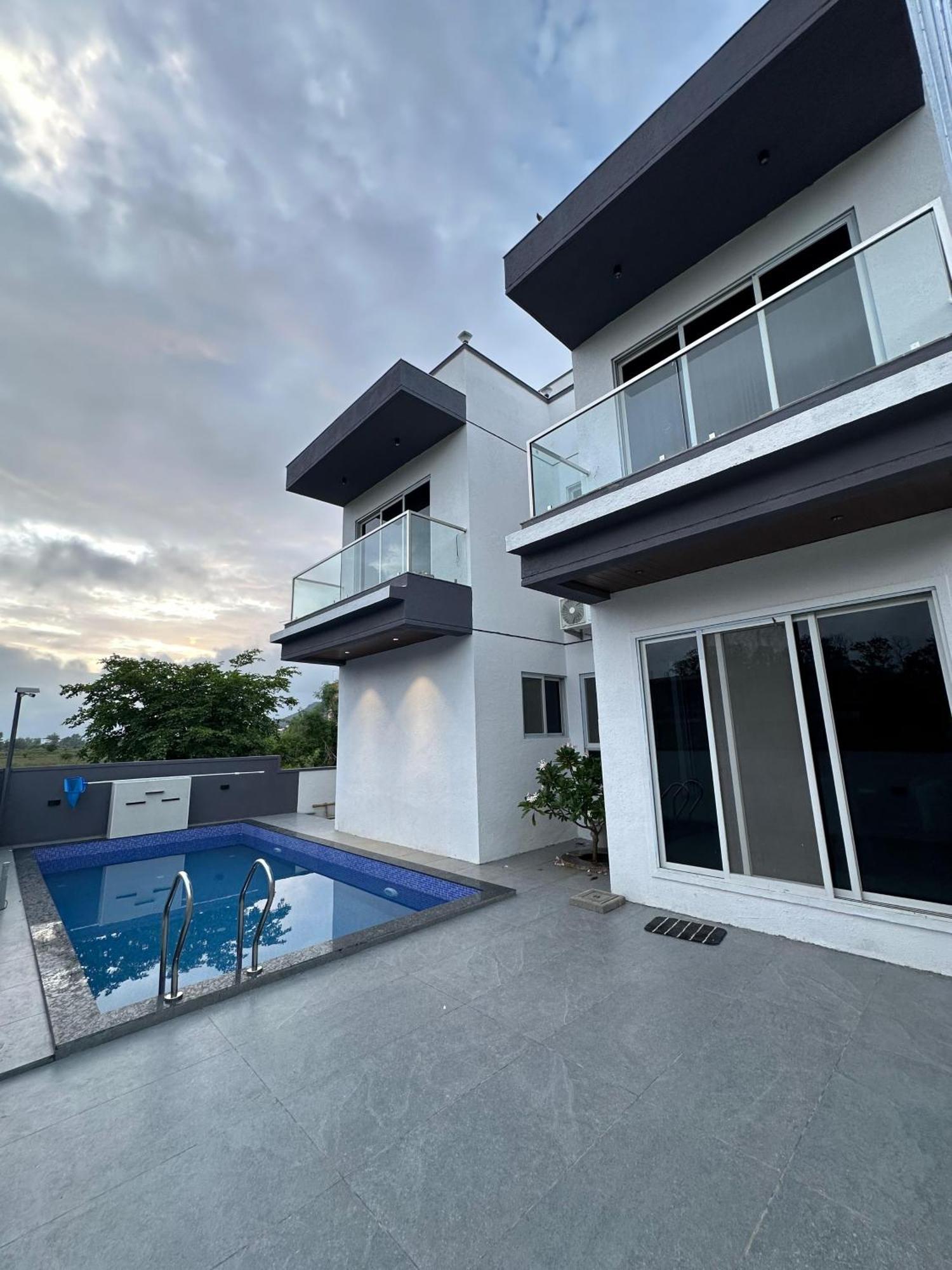 Sara Villa Lonavala Esterno foto