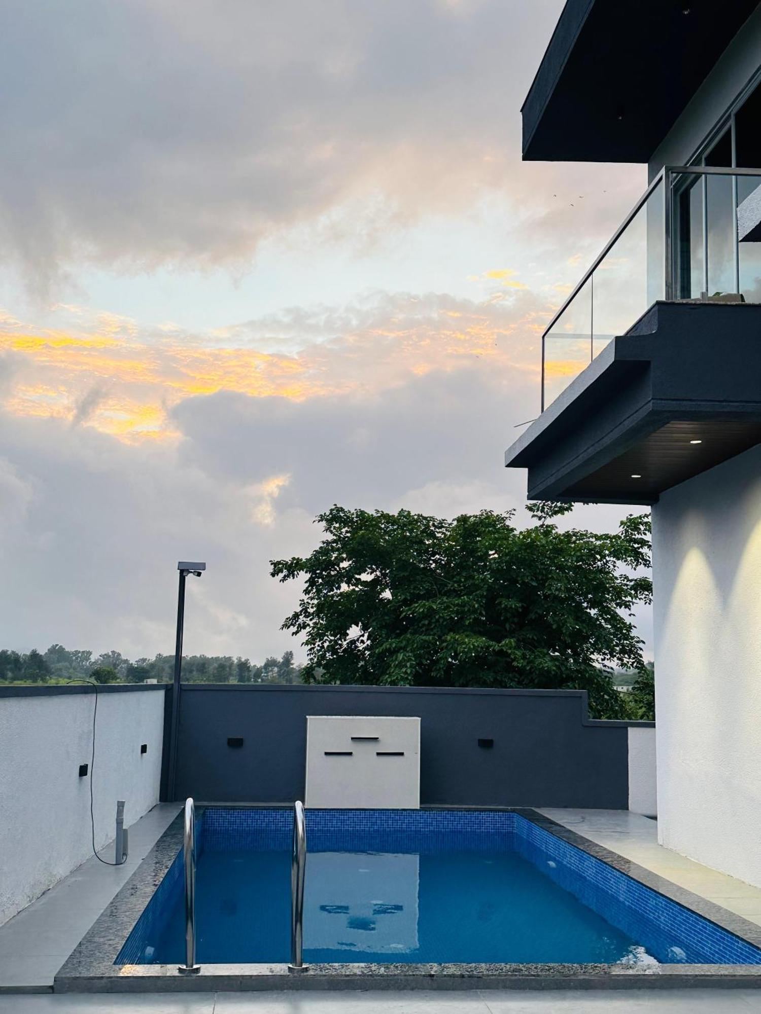 Sara Villa Lonavala Esterno foto